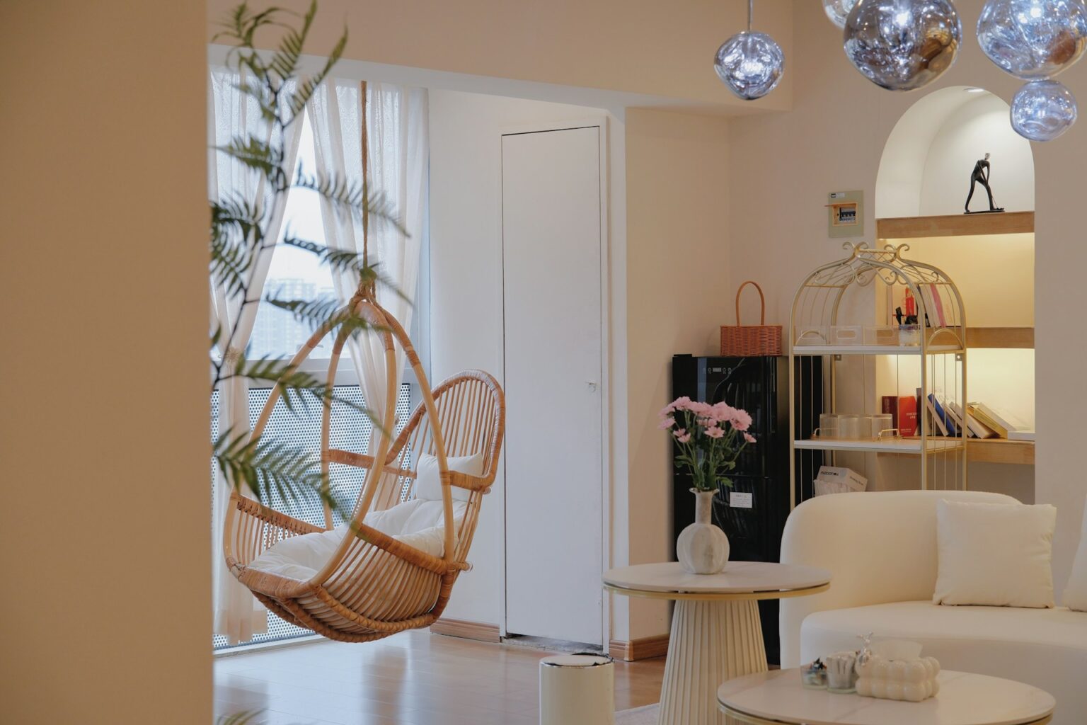Image showcasing Mixing Interior Design Styles without Clutter: The Ultimate Guide